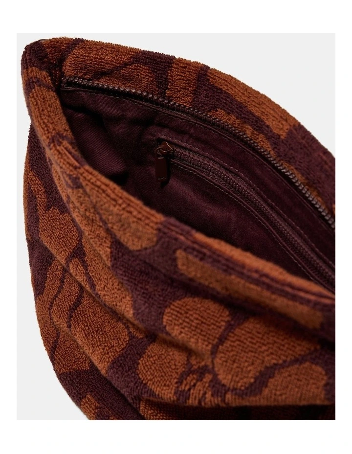 Skye Beach Pouch Pouch in Chocolate image 4