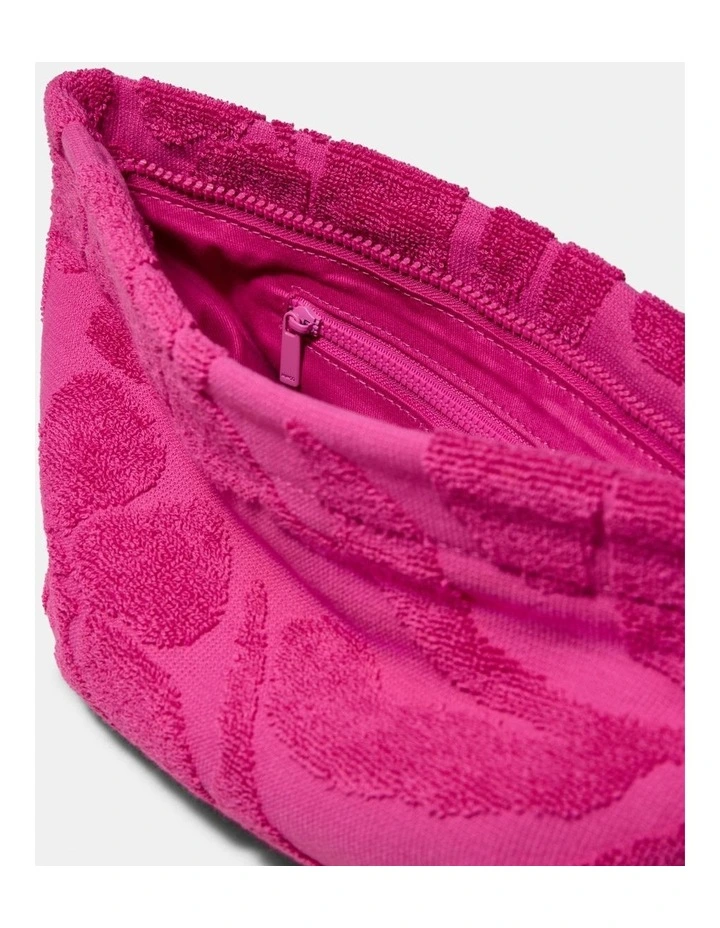 Skye Beach Pouch Pouch in Fuchsia image 4