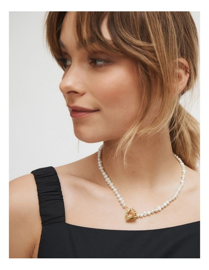 Splice Pearl Necklace in Gold image 2
