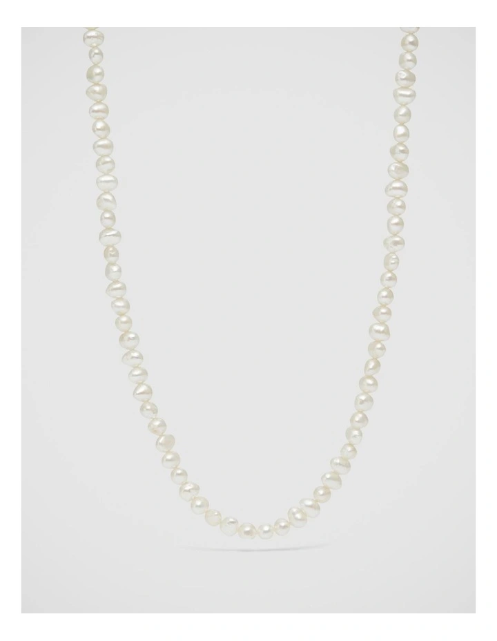 Splice Pearl Necklace in Gold image 4