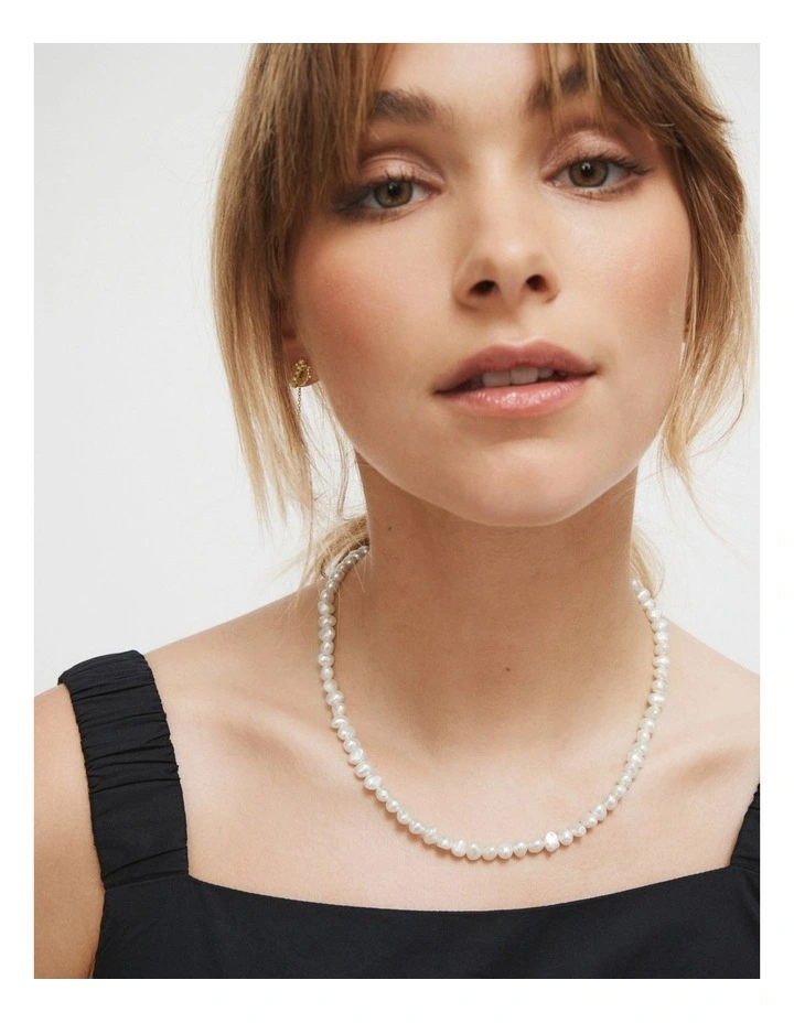 Splice Pearl Necklace in Gold image 5