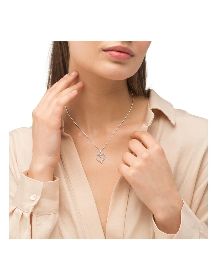 Amor Heart Pendant & Silver Necklace Set image 2