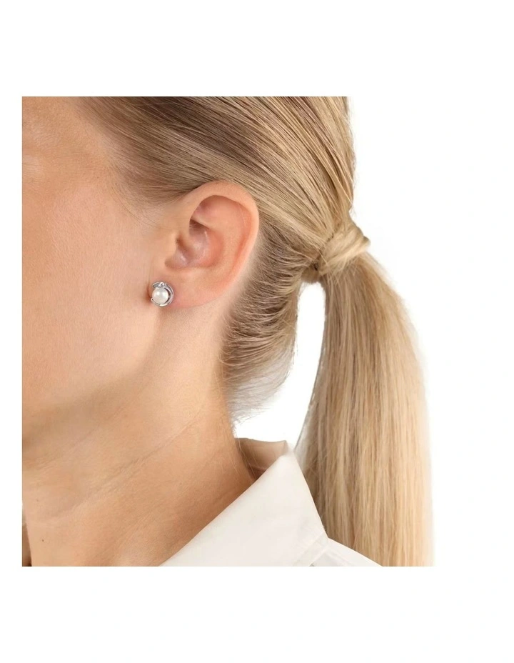 Pearl Stud image 3