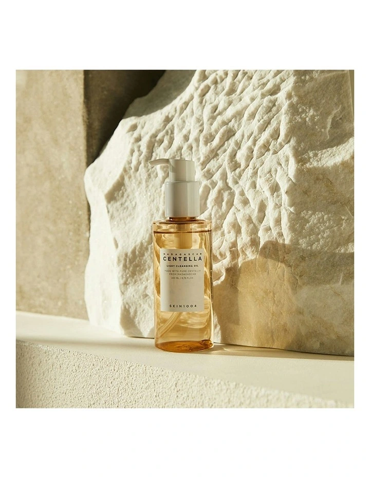 Madagascar Centella Light Cleansing Oil image 6