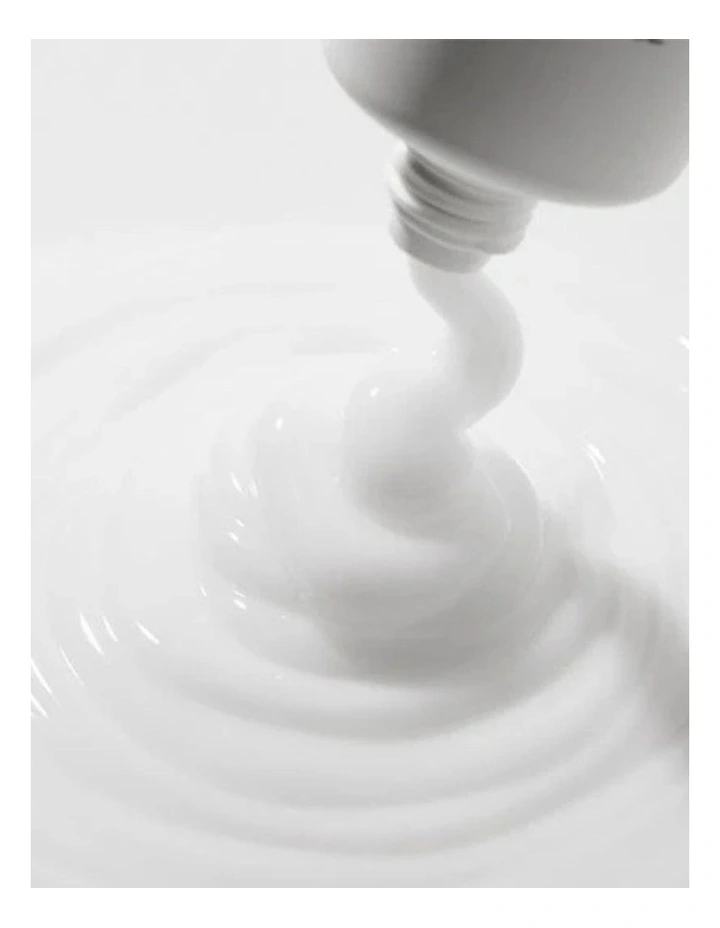 AC Collection Lightweight Soothing Moisturizer image 3