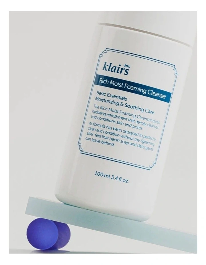 Rich Moist Foaming Cleanser image 3