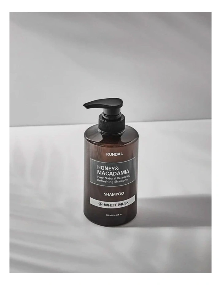 Honey And Macadamia Nature Shampoo image 3