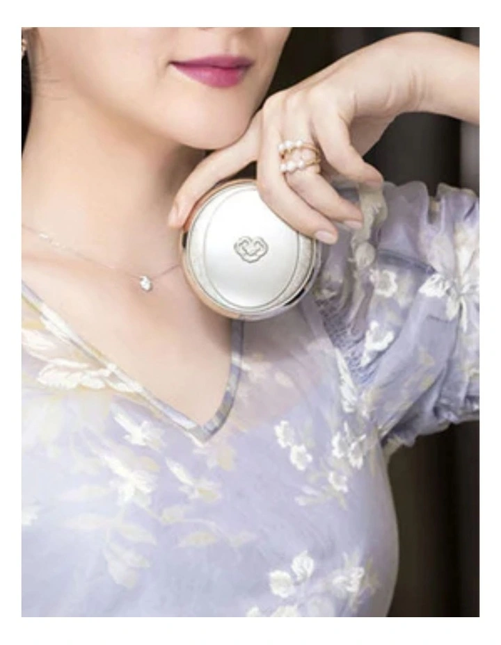 Gongjinhyang Seol Radiant White Moisture Cushion Foundation image 4