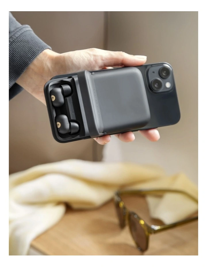 Tocharge Go Powerbank + Earbuds in Black image 5