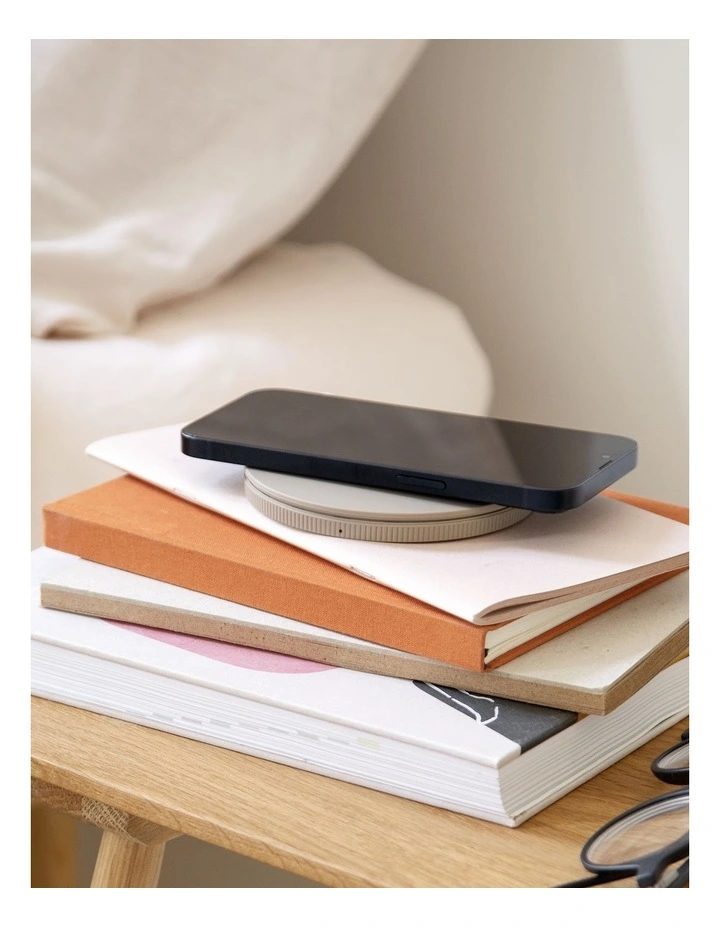 Wicharge 3 Wireless Qi Charger 15W - Ivory Sand image 4