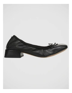 Belle Flat Shoes in Black Glove Leather
