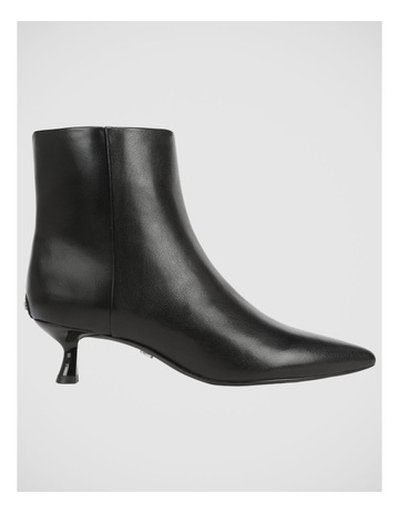 Black Glove colour