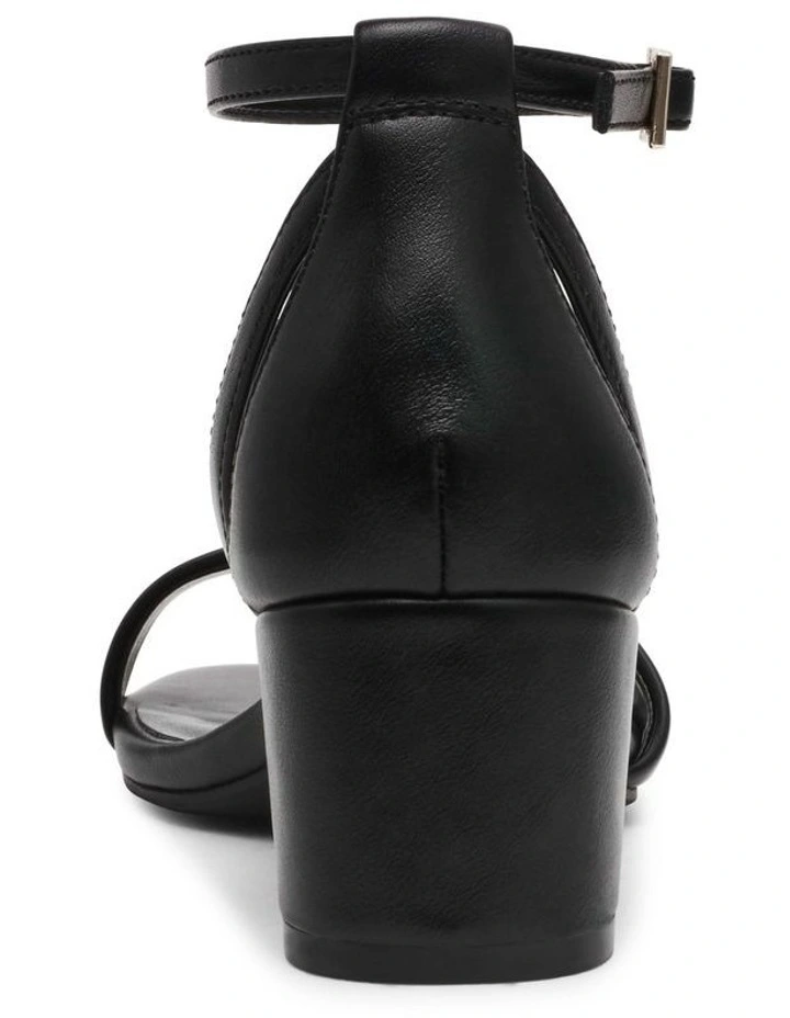 Mia Black image 6