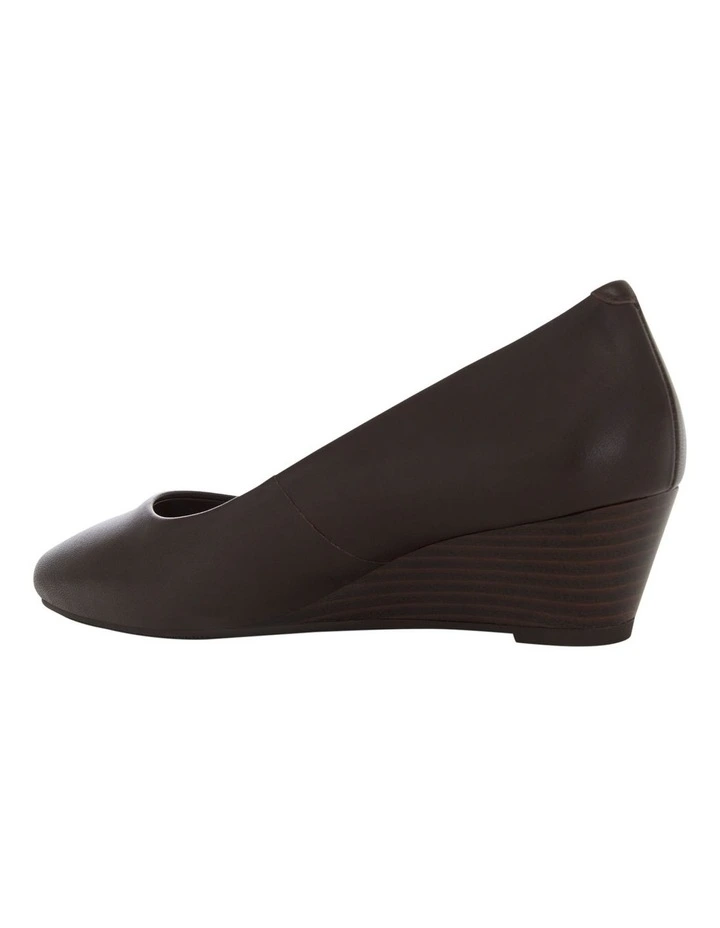 Henry Heeled Shoes in Chocolate image 3