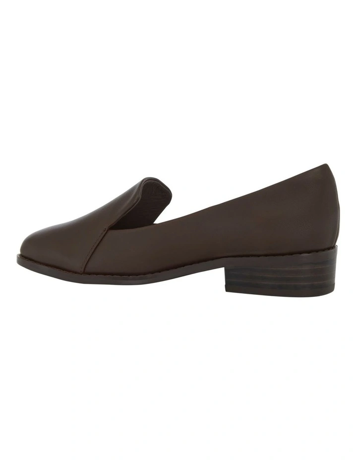 Tara Flat Shoes in Chocolate Leather image 3