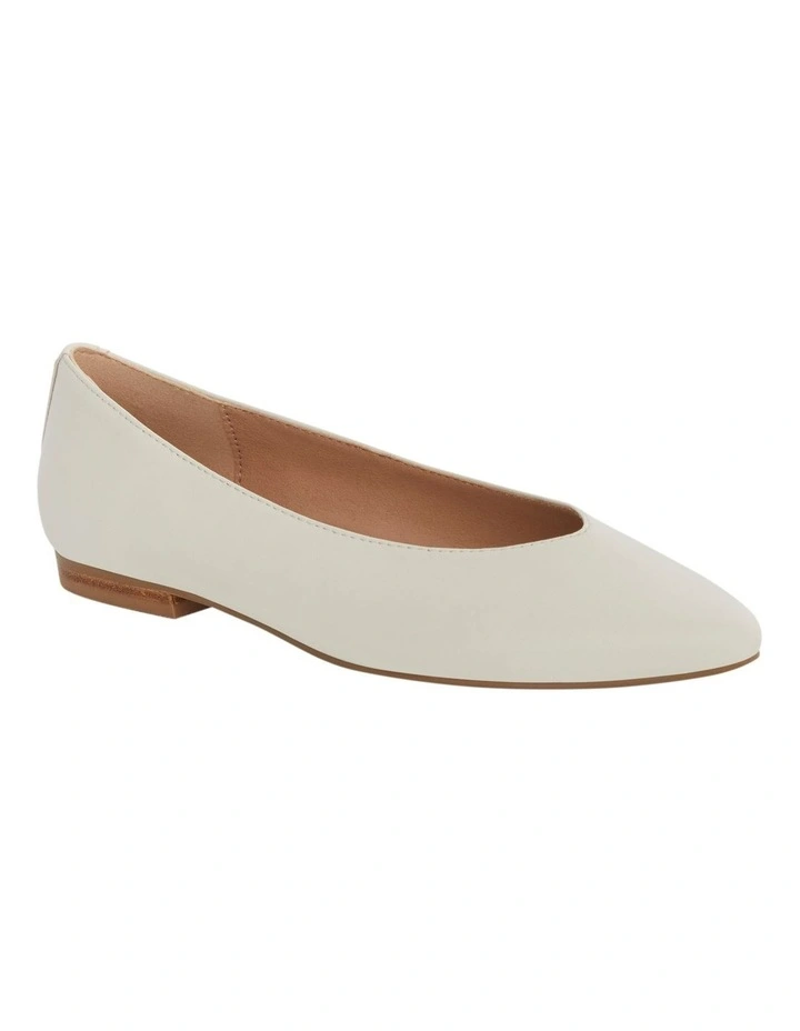 Elite Leather Flat Shoes in Ivory image 2