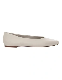 Amanda Leather Flat Shoes in Bone