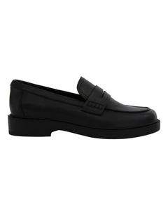 Pia Loafers in Black Leather