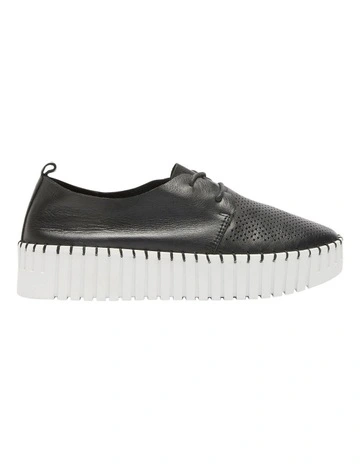 Central Sneakers in Black Leather