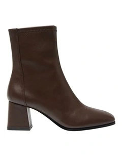 Hampton Boots in Chocolate Stretch