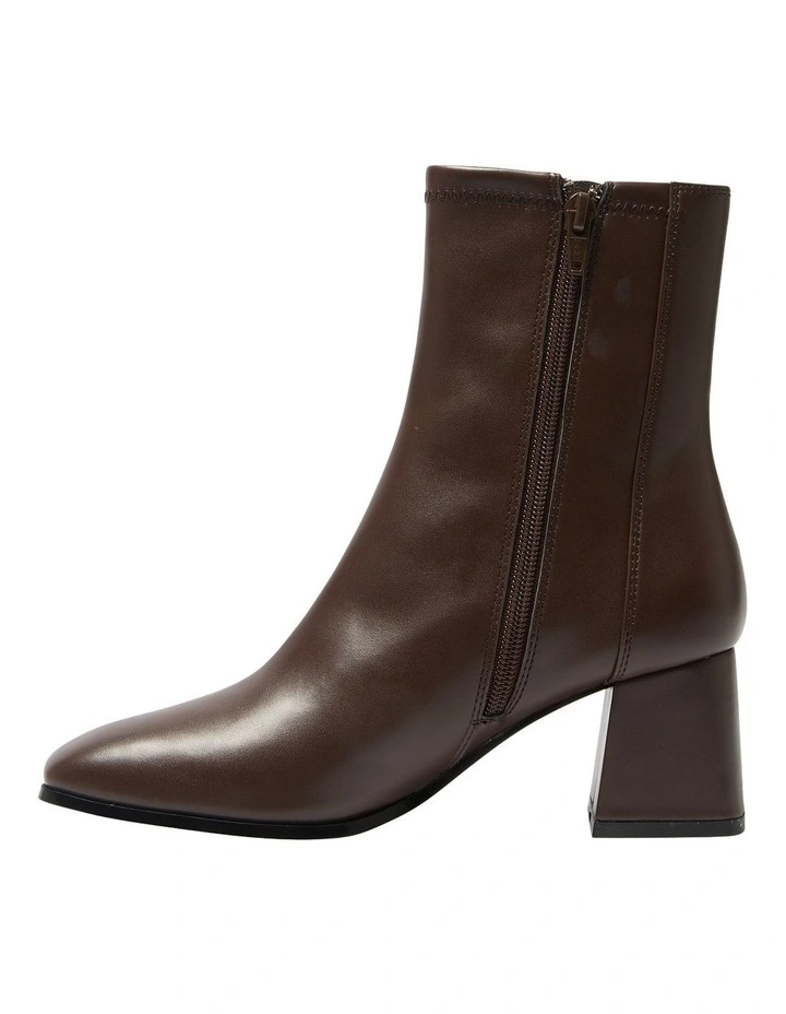 Hampton Boots in Chocolate Stretch image 5