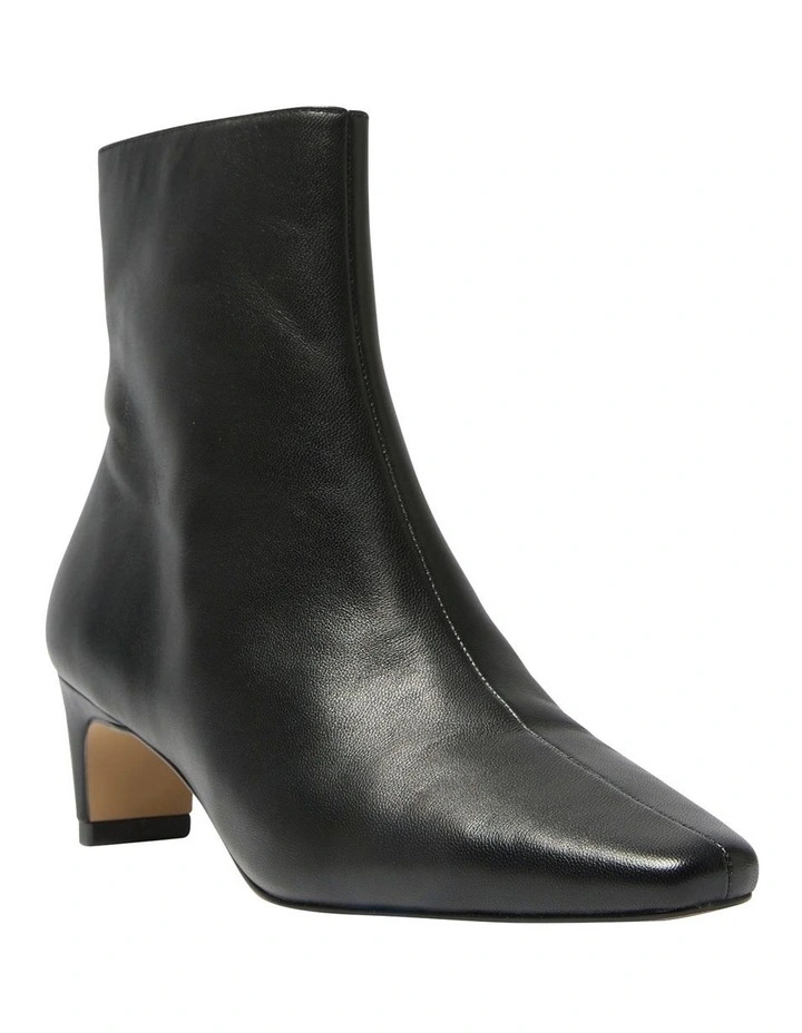 Seattle Boots in Black Leather image 3