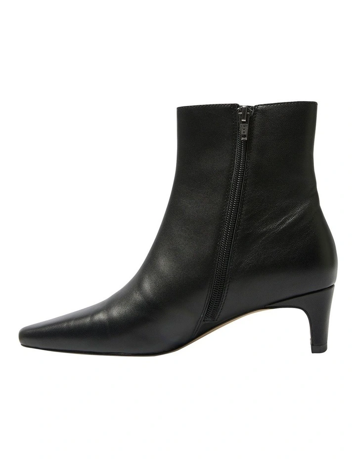 Seattle Boots in Black Leather image 4