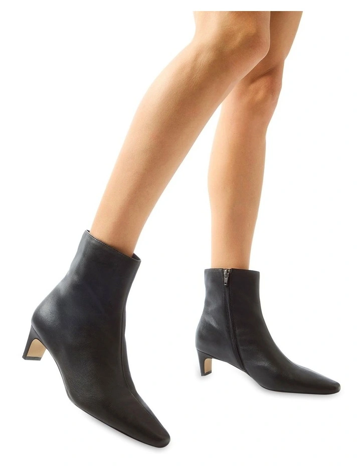 Seattle Boots in Black Leather image 5