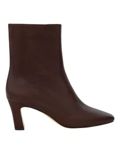 Mila Boots in Chocolate Glove