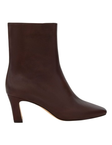 CHOCOLATE GLOVE colour