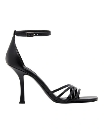 Yenha Heeled Sandal in Black