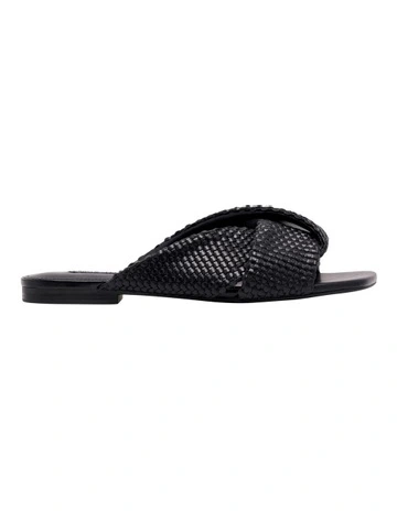 Makla Flat Sandal in Black