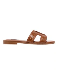 Darline Flat Sandal in Brown