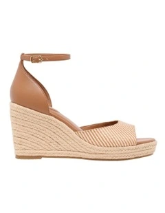 Kiplen Wedge Sandal in Light Natural