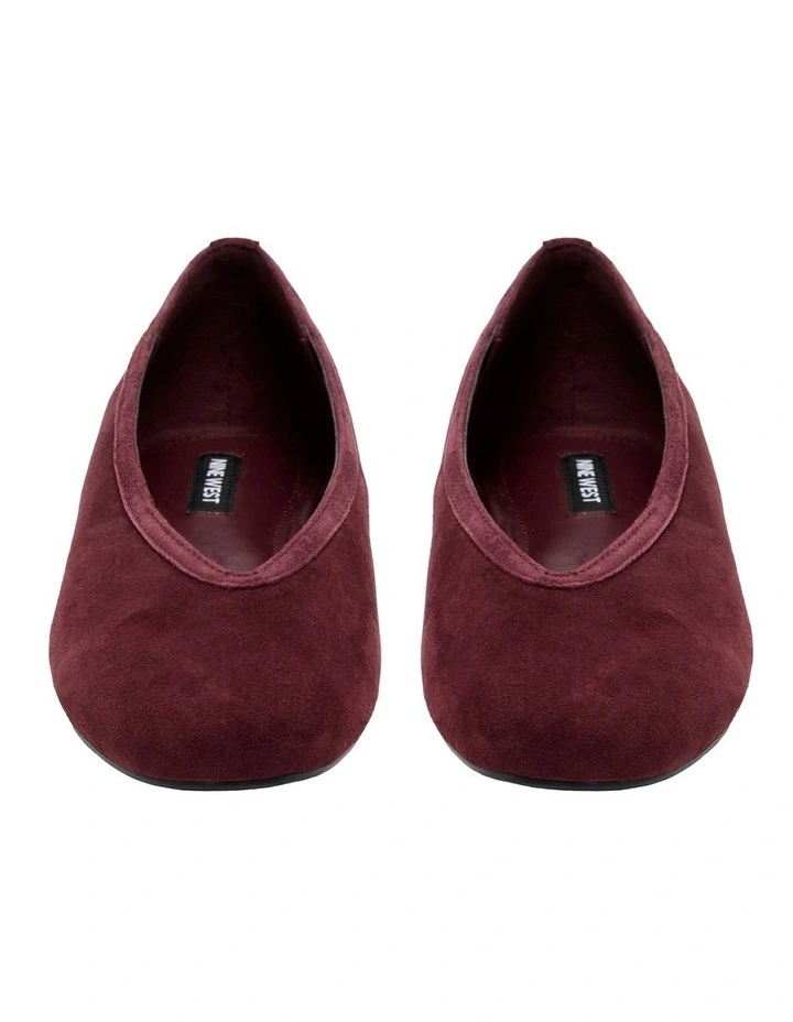 Zucia Flat in Burgundy image 3