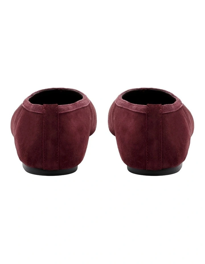 Zucia Flat in Burgundy image 4