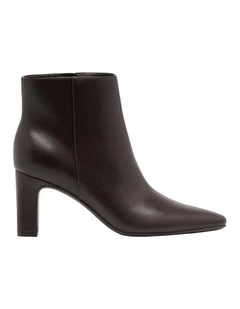 Yevy Ankle Boot in Brown