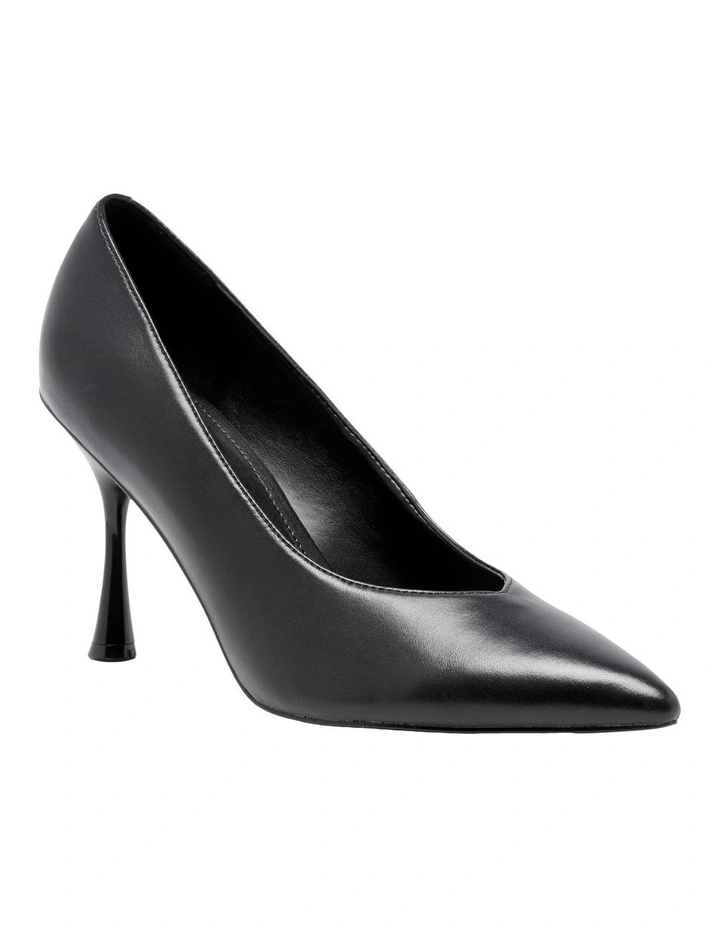 Skippa Pump in Black image 2
