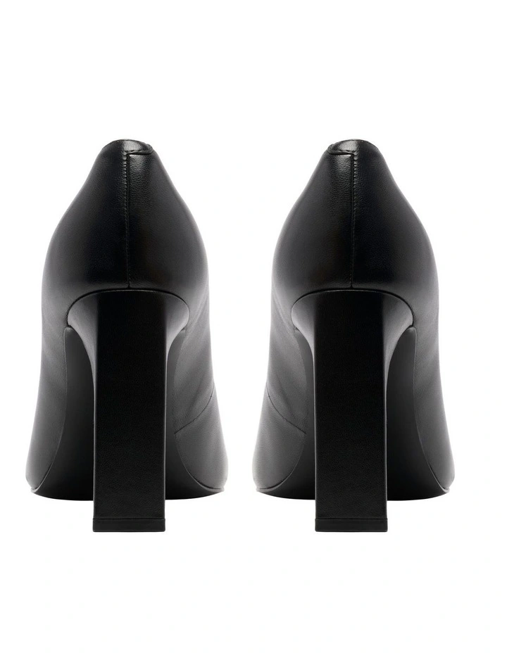 Tamant Pump in Black image 4