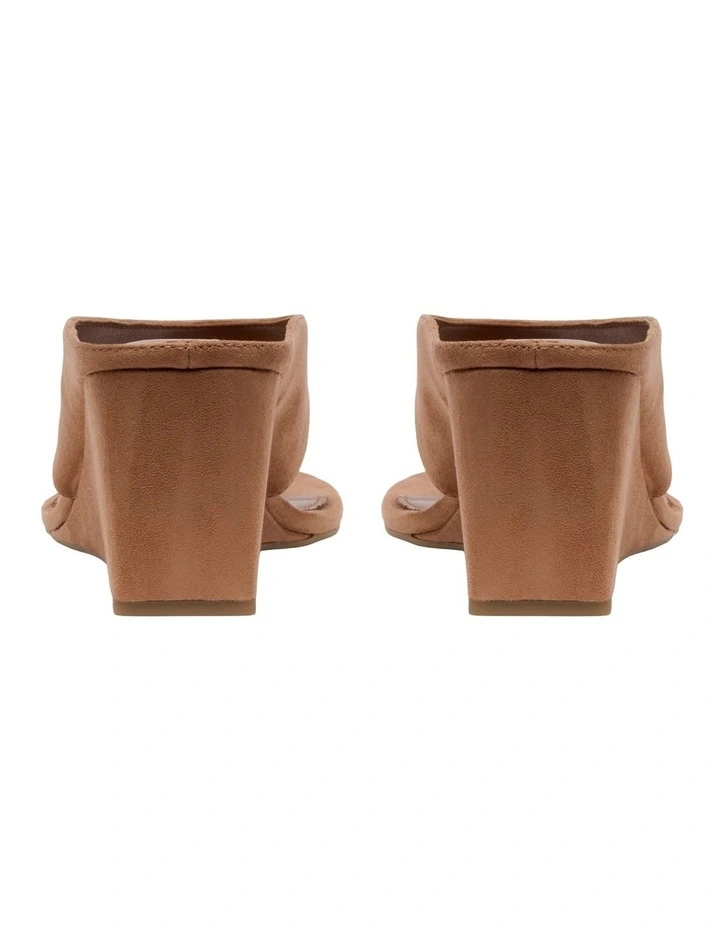 Jadde Wedge Sandal in Caramel image 4