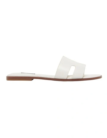 Giselle Flat Shoe In Ivory