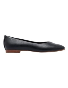 Rinnu Ballet Flats in Black