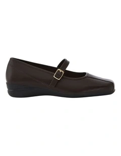 Brianna Leather Flat Shoes in Chocolate