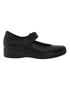 Maguire Flat Shoes in Black Leather