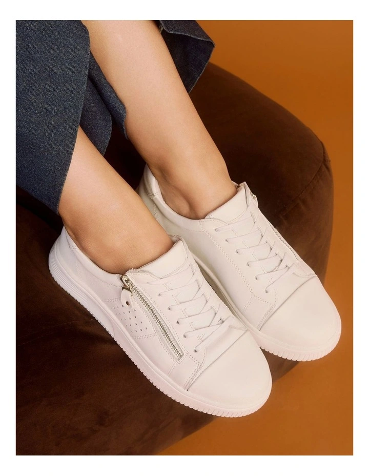 Novella Sneakers in White Leather image 2