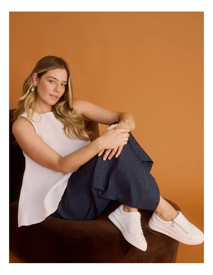 Novella Sneakers in White Leather image 4