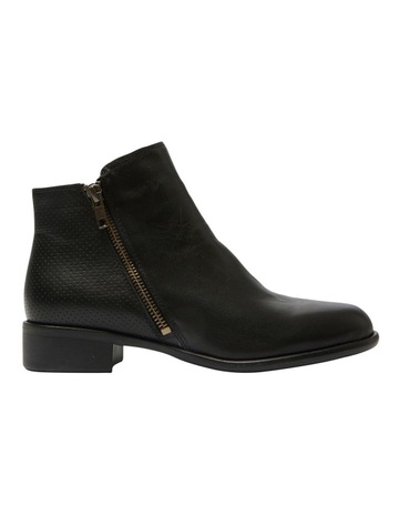 Black Glove colour