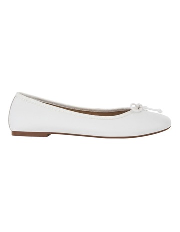 WHITE GLOVE colour
