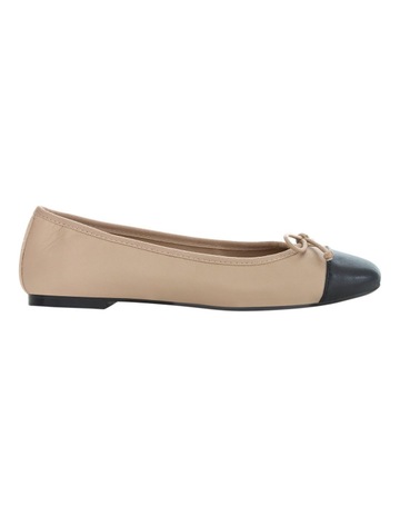 BLACK GLOVE/NUDE colour