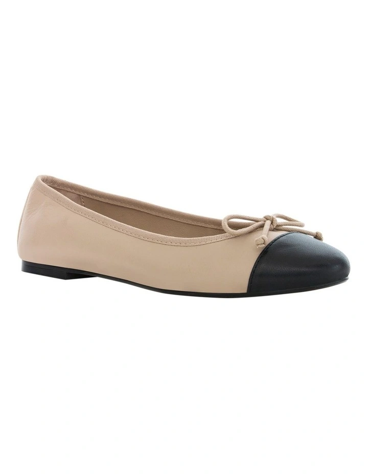 Femme Ballet Flats in Black Leather/Nude image 2